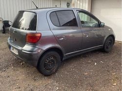 Blå Begagnad 2004 Toyota Yaris Halvkombi | 27 000 kr (Marknadspris)