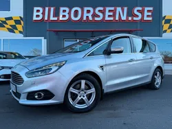 Grå Begagnad 2016 Ford S-MAX Business Edition Minibuss | 149 000 kr (Marknadspris)