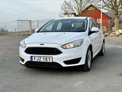 Vit Begagnad 2016 Ford Focus Trend Halvkombi | 108 000 kr (Marknadspris)