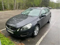 Grå Begagnad 2011 Volvo V60 Summum Kombi | 97 000 kr (Marknadspris)