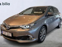 Brun Begagnad 2015 Toyota Auris Hybrid Executive Halvkombi | 164 900 kr (Marknadspris)