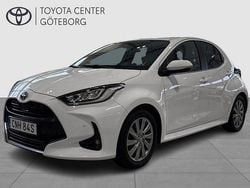 Vit Begagnad 2022 Toyota Yaris Hybrid Edition Halvkombi | 229 900 kr (Marknadspris)