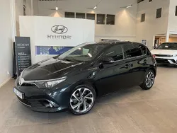 Svartmetallic Begagnad 2015 Toyota Auris Multidrive S Halvkombi | 154 900 kr (Marknadspris)