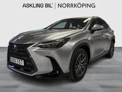 Ljusgrå (grå) Begagnad 2022 Lexus NX450h+ Business Edition SUV | 499 000 kr (Marknadspris)