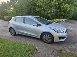 Grå Begagnad 2016 Kia Ceed Halvkombi | 110 000 kr (Marknadspris)