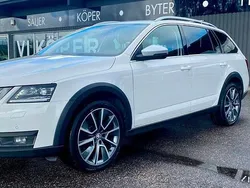 Vit Begagnad 2018 Skoda Octavia Scout Kombi | 192 900 kr (Marknadspris)