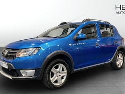 Ljusblå (blue) Begagnad 2015 Dacia Sandero Stepway Halvkombi | 79 800 kr (Marknadspris)