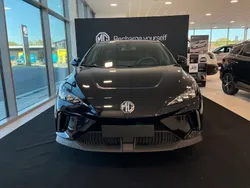 Svart Begagnad 2023 MG MG4 EV Halvkombi | 289 900 kr