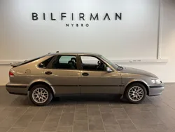 Ljusgrå (grå) Begagnad 2003 Saab 9-3 Halvkombi | 24 900 kr (Marknadspris)