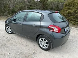 Grå Begagnad 2015 Peugeot 208 Halvkombi | 78 000 kr (Marknadspris)