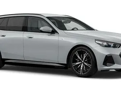 Grå Ny 2025 BMW 530e Shadowline Kombi | 733 600 kr (Marknadspris)