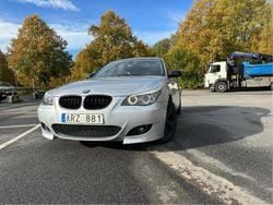 Grå Begagnad 2009 BMW 520 Sedan | 69 000 kr (Marknadspris)