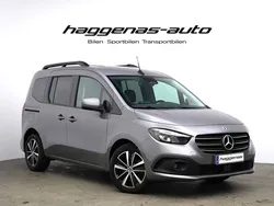 Grå Begagnad 2023 Mercedes T180 Premium Minibuss | 319 000 kr