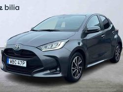 Mörkgrå Begagnad 2023 Toyota Yaris Hybrid Active Halvkombi | 229 900 kr (Marknadspris)