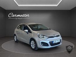 Grå Begagnad 2013 Kia Rio Halvkombi | 69 990 kr (Marknadspris)