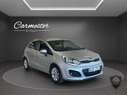 Grå Begagnad 2013 Kia Rio Halvkombi | 69 990 kr (Marknadspris)