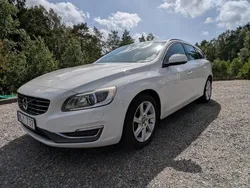 Vit Begagnad 2014 Volvo V60 Momentum Kombi | 109 000 kr (Marknadspris)