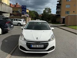 Vit Begagnad 2016 Peugeot 208 Halvkombi | 59 000 kr (Bra pris)