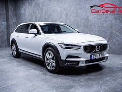 Vit Begagnad 2018 Volvo V90 CC Momentum Kombi | 209 800 kr (Marknadspris)