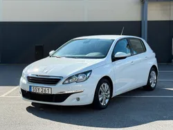 Vit Begagnad 2017 Peugeot 308 Active Halvkombi | 109 400 kr (Marknadspris)