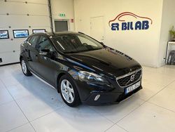 Svart Begagnad 2013 Volvo V40 Summum Halvkombi | 109 900 kr (Marknadspris)