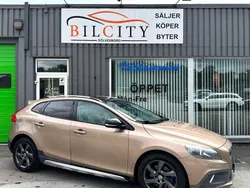 Brun Begagnad 2013 Volvo V40 CC Summum Kombi | 139 900 kr (Marknadspris)