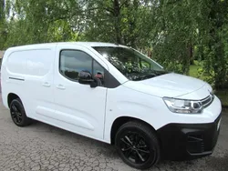 Vit Begagnad 2023 Citroën Berlingo Business Class Minibuss | 248 750 kr