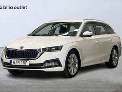 Vit Begagnad 2021 Skoda Octavia Kombi | 234 900 kr