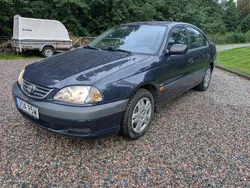 Blå Begagnad 2001 Toyota Avensis Sedan | 27 000 kr