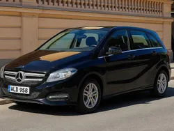Svart Begagnad 2017 Mercedes 200 Style Halvkombi | 68 000 kr