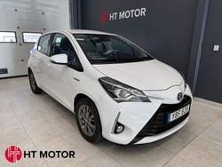 Vit Begagnad 2020 Toyota Yaris Hybrid Active Halvkombi | 169 900 kr (Marknadspris)