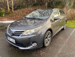 Mörkgrå Begagnad 2011 Toyota Avensis Business Edition Kombi | 52 900 kr (Marknadspris)