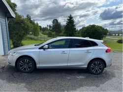 Silver Begagnad 2017 Volvo V40 Momentum Kombi | 116 000 kr (Marknadspris)
