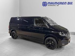 Svartmetallic Begagnad 2024 VW Transporter Van | 736 250 kr