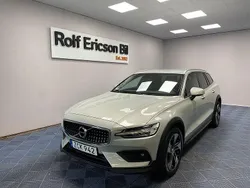 Vit Begagnad 2020 Volvo V60 CC SE Kombi | 329 500 kr (Marknadspris)