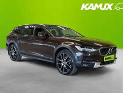Mörkbrun (brun) Begagnad 2017 Volvo V90 CC Inscription Kombi | 329 700 kr (Marknadspris)