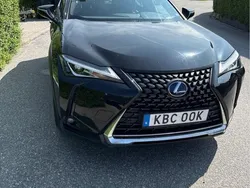 Svart Begagnad 2022 Lexus UX 250h SUV | 285 000 kr (Superpris)