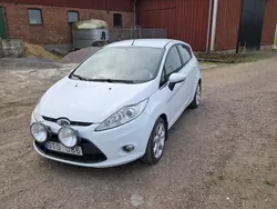 Vit Begagnad 2010 Ford Fiesta Titanium Halvkombi | 45 000 kr (Marknadspris)