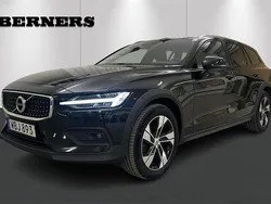 Svart Begagnad 2021 Volvo V60 CC Kombi | 339 900 kr (Marknadspris)