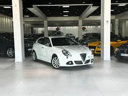Vit Begagnad 2014 Alfa Romeo Giulietta Distinctive Halvkombi | 67 900 kr (Superpris)