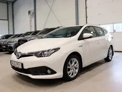Vit Begagnad 2016 Toyota Auris Touring Sports Kombi | 144 800 kr (Marknadspris)