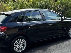 Svart Begagnad 2016 Citroën C4 Halvkombi | 68 000 kr (Marknadspris)