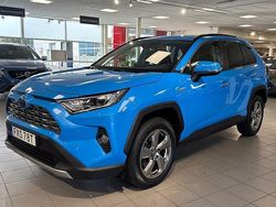 Blå Begagnad 2020 Toyota RAV4 Hybrid Executive SUV | 329 900 kr (Marknadspris)