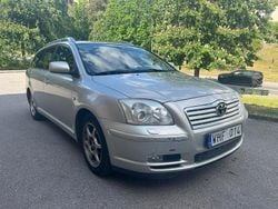Silver Begagnad 2005 Toyota Avensis Kombi | 23 000 kr (Marknadspris)