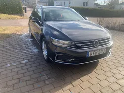 Grå Begagnad 2020 VW Passat GTE Kombi | 233 000 kr (Marknadspris)