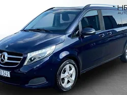 Mörkblå (blue) Begagnad 2017 Mercedes V220 Edition Minibuss | 339 900 kr