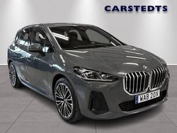 Grå Begagnad 2022 BMW 230e Active Tourer Minibuss | 419 900 kr
