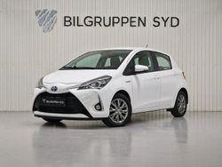 Vit Begagnad 2019 Toyota Yaris Hybrid Active Halvkombi | 169 900 kr (Marknadspris)
