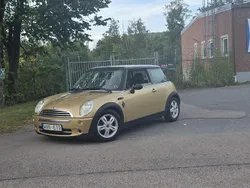 Gul Begagnad 2006 Mini Cooper Halvkombi | 35 000 kr (Marknadspris)