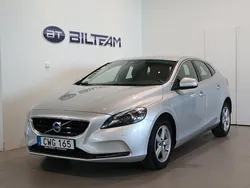 Silver (silver metallic) Begagnad 2016 Volvo V40 Momentum Kombi | 169 900 kr (Marknadspris)